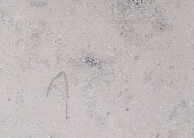 Юрский известняк серый, пескоструйный и слегка шлифованный